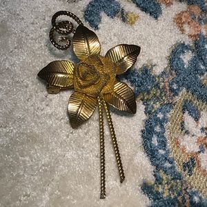 Ornamental floral pin.Vintage 1970 💫